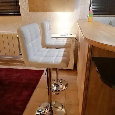 Romantisches - 2 Schlafzimmer Und 2 Baeder - Auf Historischer Hofreite *