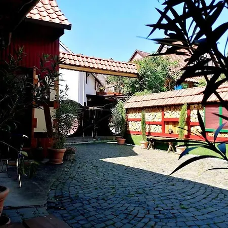 Romantisches - 2 Schlafzimmer Und 2 Baeder - Auf Historischer Hofreite *