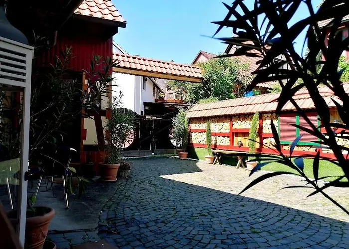 Romantisches - 2 Schlafzimmer Und 2 Baeder - Auf Historischer Hofreite *